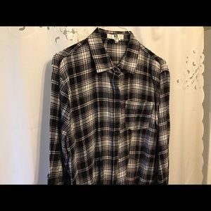 Women’s buttoned up flannel
